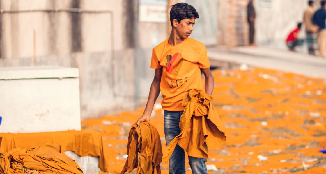 Arbeiter in einer Gerberei in Bangladesch