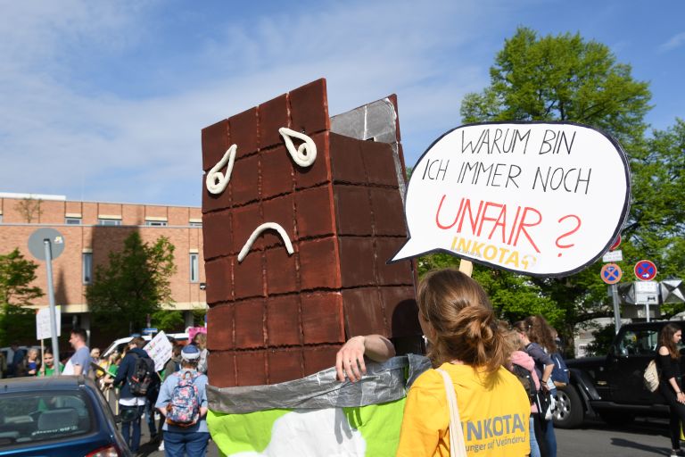 Weltkakaokonferenz Berlin 2018, Warum bin ich immer noch unfair? Schokolade Foto: Fritz Schadow/INKOTA